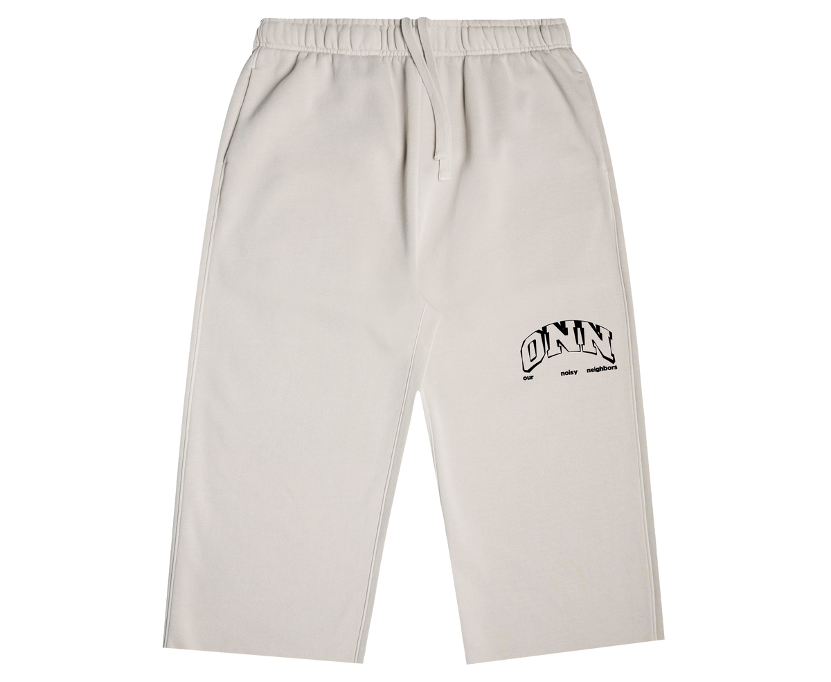 ONN LOGO OFF WHITE THREE-QUARTERS SHORTS