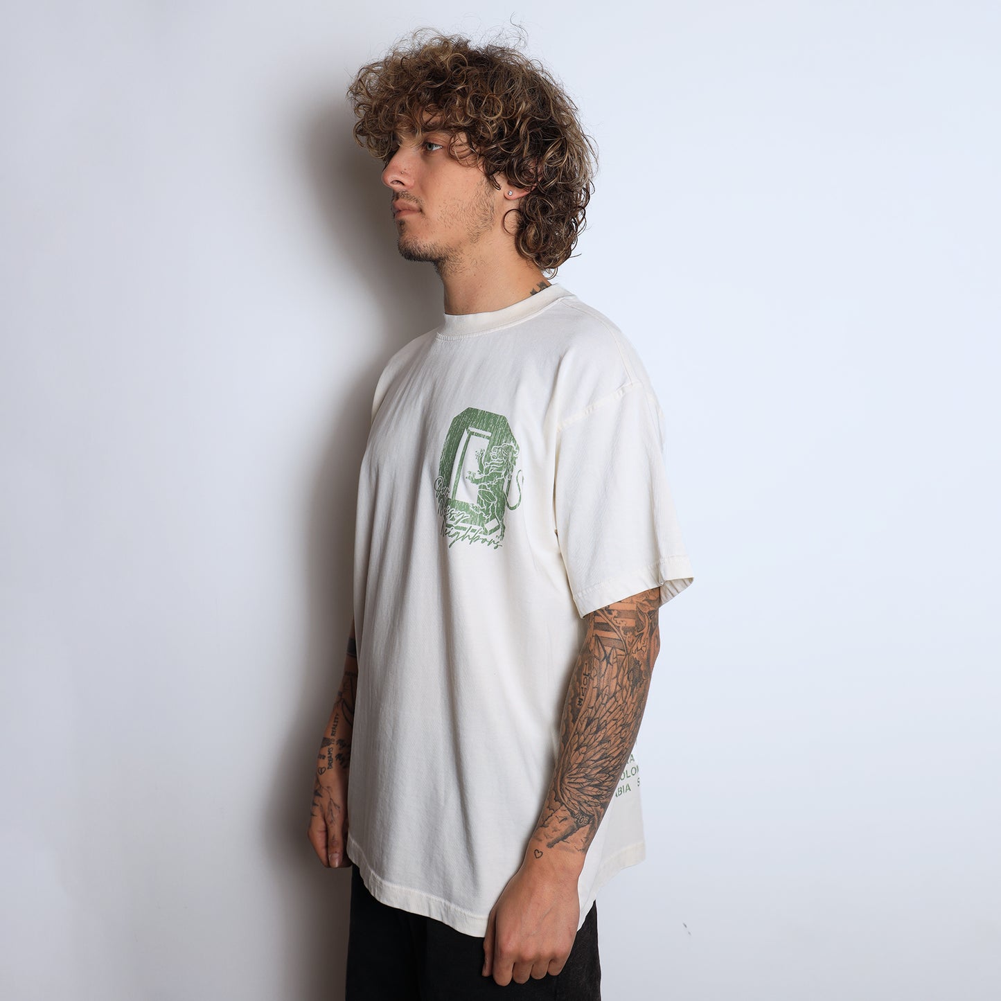 CAMISETA LEÓN "O"