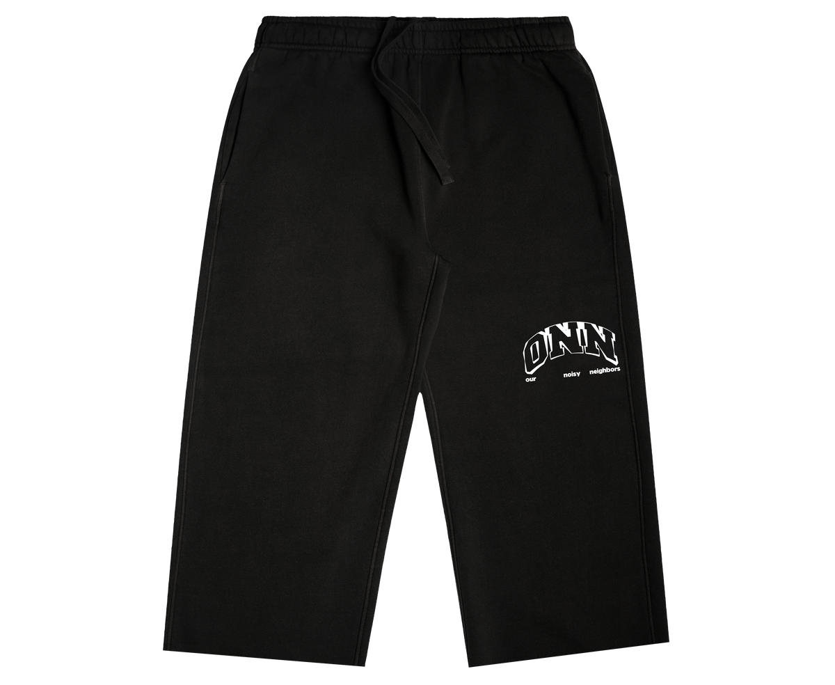 ONN LOGO BLACK THREE-QUARTERS SHORTS