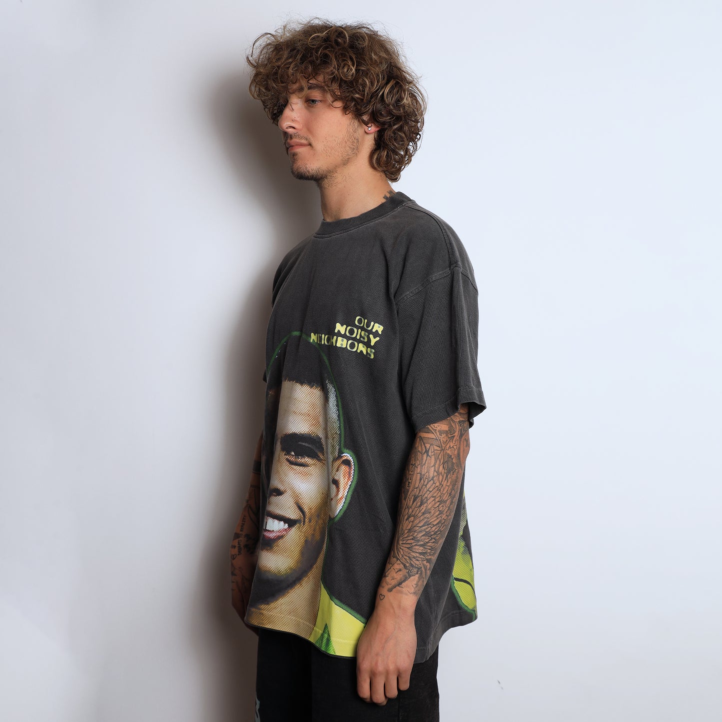 CAMISETA CON CAJA R9